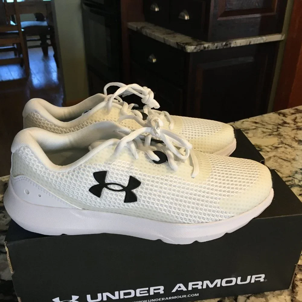 Under Armour Sz 8 Women's White Athletic Running Shoes Sneakers Mesh Surge 3 NEW